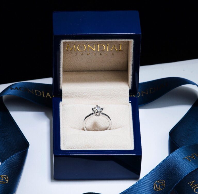Solitaire Enggement Ring