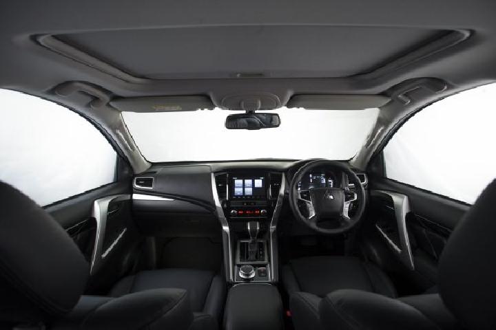 harga mobil Pajero